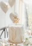 Svatební dort se zlatým topperem Mr a Mrs